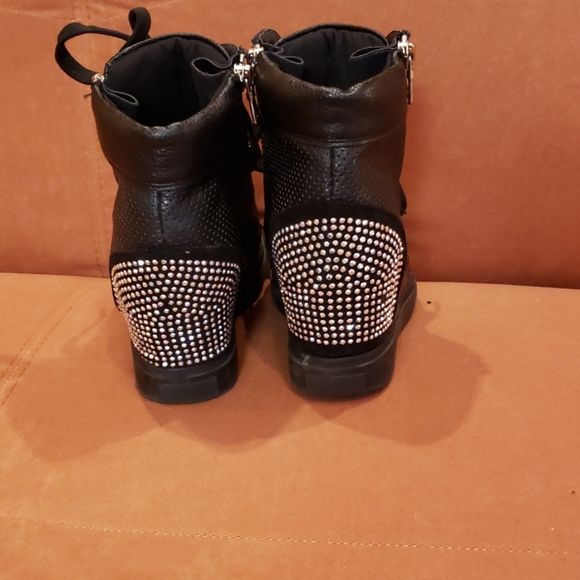 DONATED - Picture 4 of 8